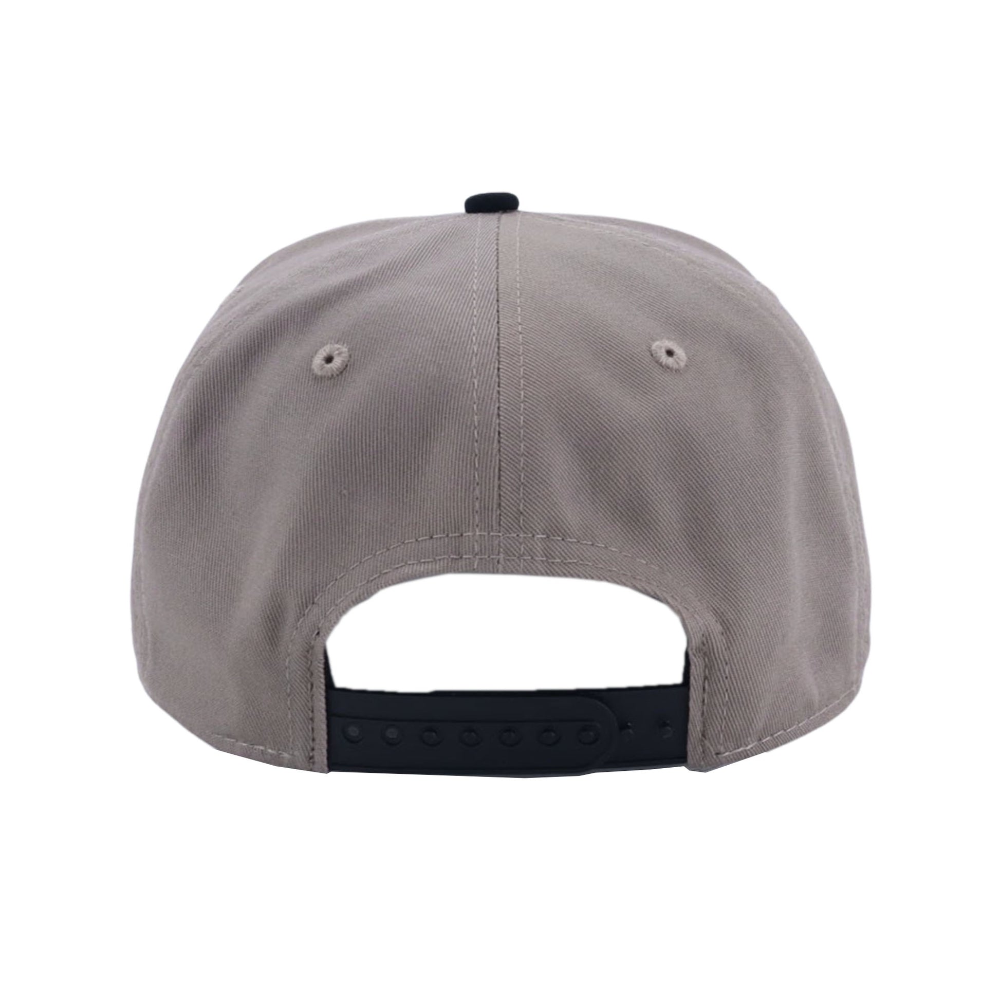 Grau Snapback Cap mit Luftlöchern und hochwertigem Logo-Design
