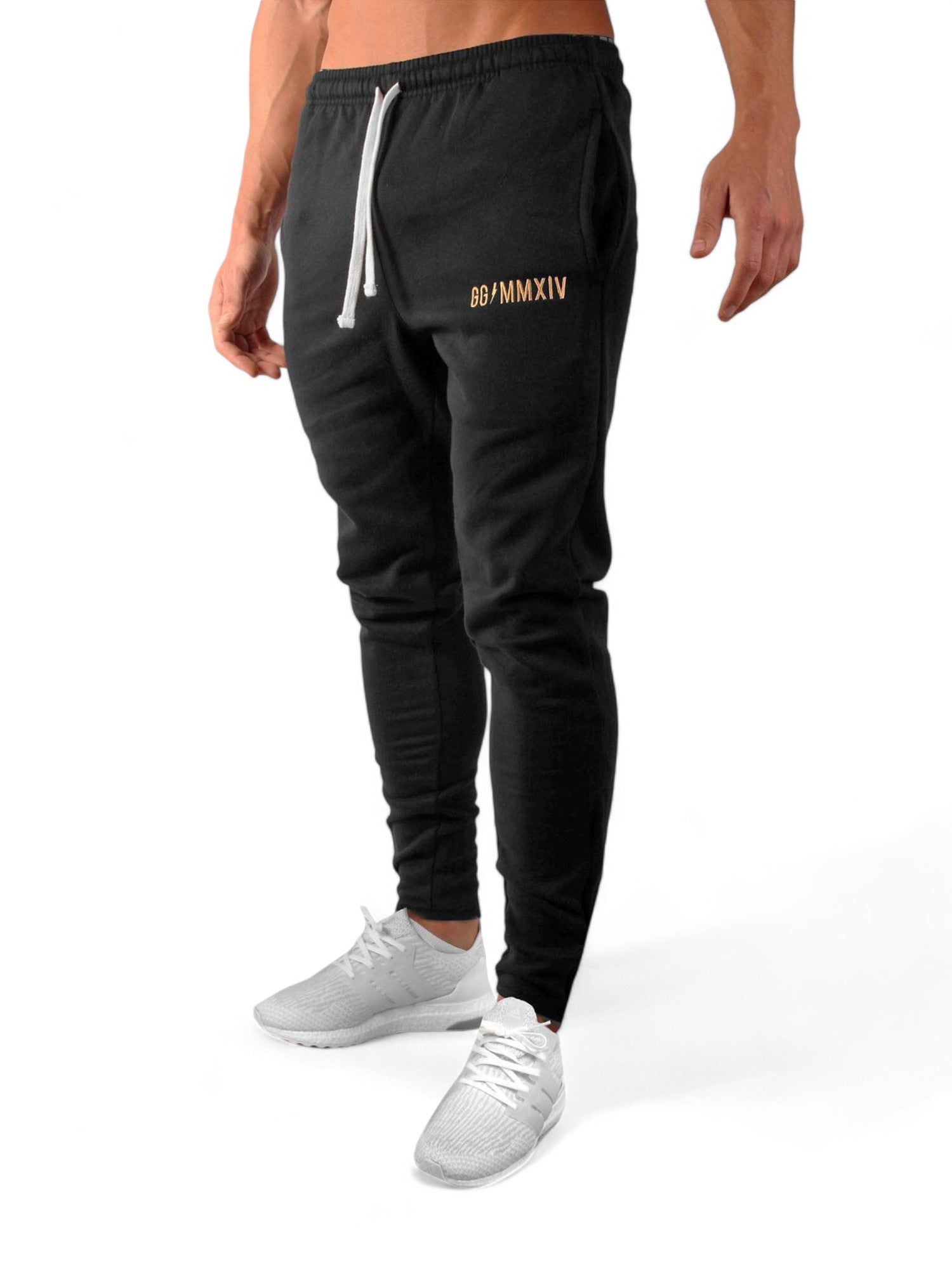 Gym Generation Fitness Pants für Herren in Schwarz mit edlem goldenen Stickmuster vorne