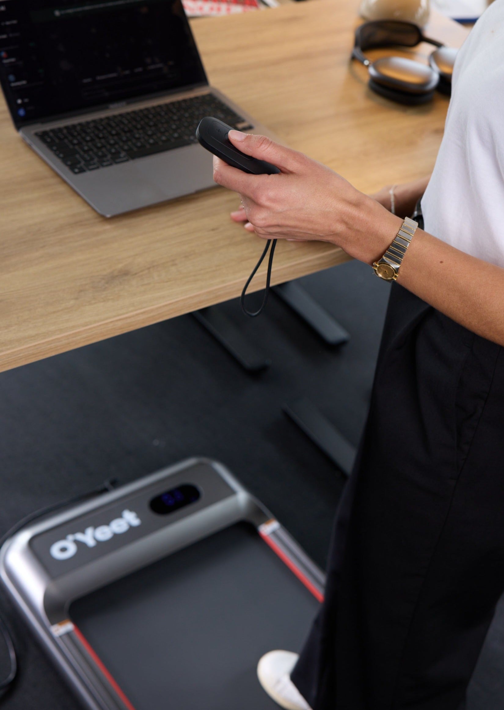 Walking Pad Transportrollen – Walking Pad mit praktischen Transportrollen für einfache Bewegung im Büro.