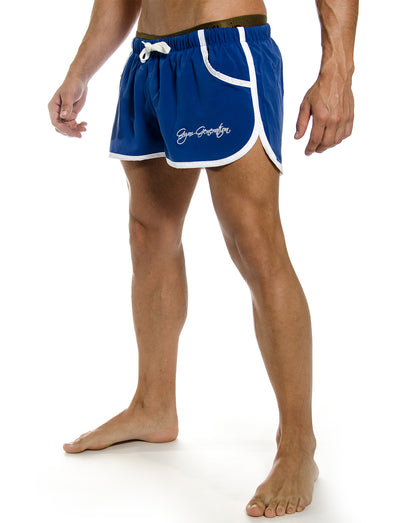 Leuchtend blaue Aesthetic Gym Shorts von Gym Generation, mit bequemem Innennetz und praktischen Taschen, für uneingeschränkte Bewegungsfreiheit.