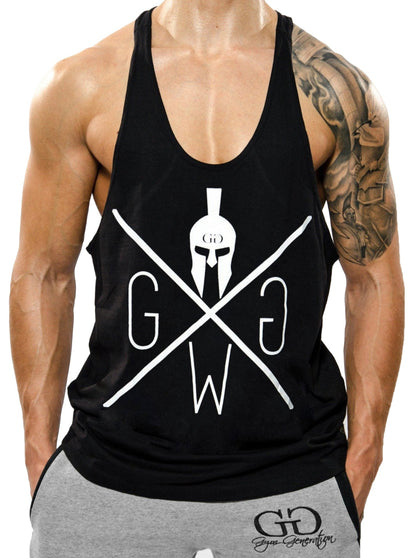 Gym Tank Top Schwarz von Gym Generation – atmungsaktives Stringer Tank Top für Herren mit schmalen Trägern und weissem Spartaner-Logo, ideal für Training und Freizeit.