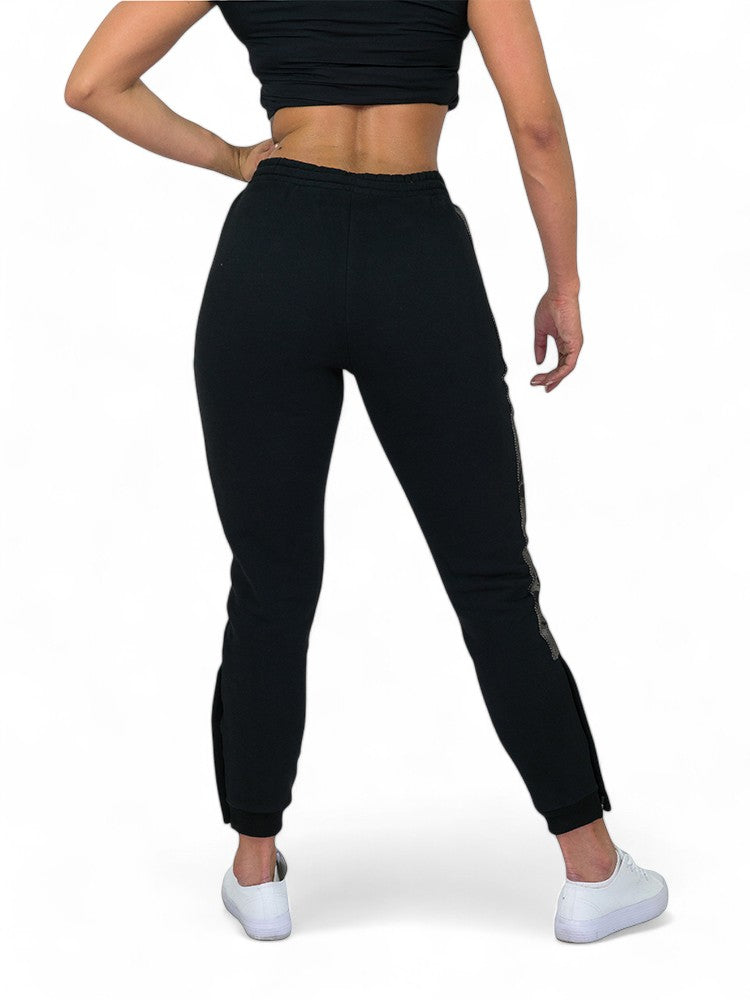 Figurbetonte Damen Jogginghose von Gym Generation mit Logo