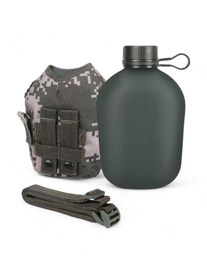 Gym Feldflasche Camo– Robuste und stylische Trinkflasche mit Klettfläche, ideal für Fitness, Wandern und Reisen, langlebig und flexibel einsetzbar.