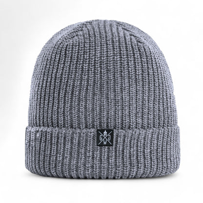 Winter Beanie Grau von Gym Generation – warme und stylische Mütze mit weichem Material und GG-Aufnäher, ideal für kalte Tage und vielseitige Outfits.