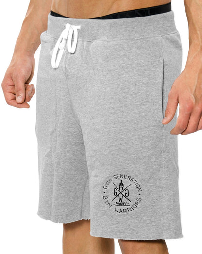 Graue Fitness Shorts für Herren mit praktischen Seitentaschen und stilvollem Logo-Stick, von Gym Generation.