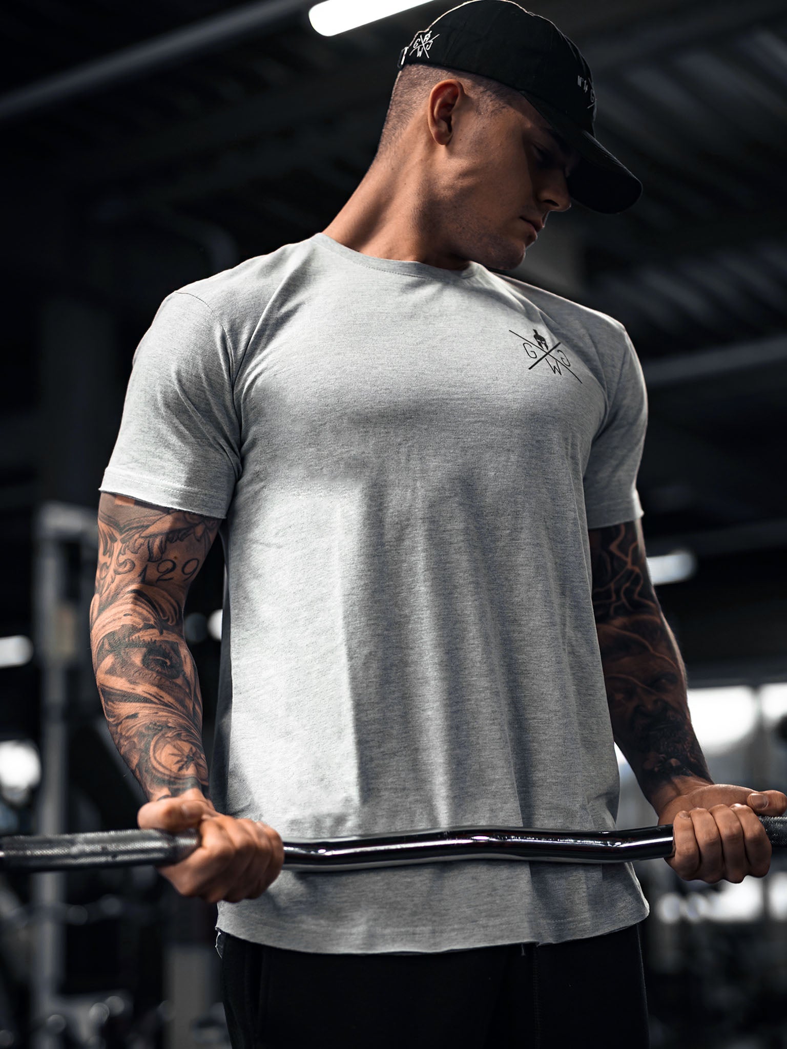 Herren Gym T-Shirt Grau – Minimalistisches Design mit markantem Logo auf der Rückseite, aus weicher Baumwolle, perfekt für Sport und Alltag.