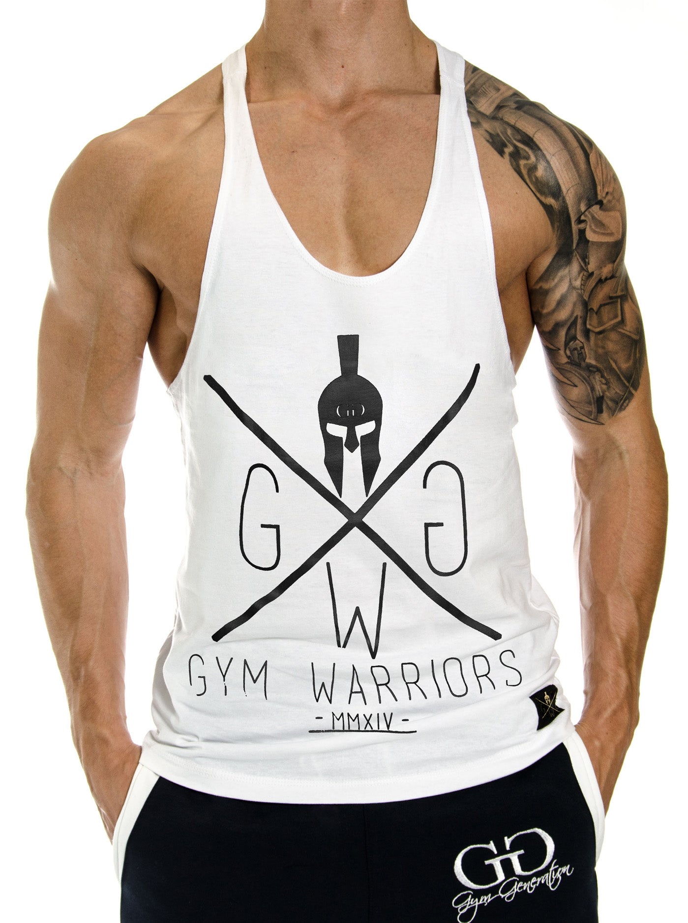 Weißes Herren Stringer Tanktop von Gym Generation mit schwarzem Spartaner Logo – Vorderansicht