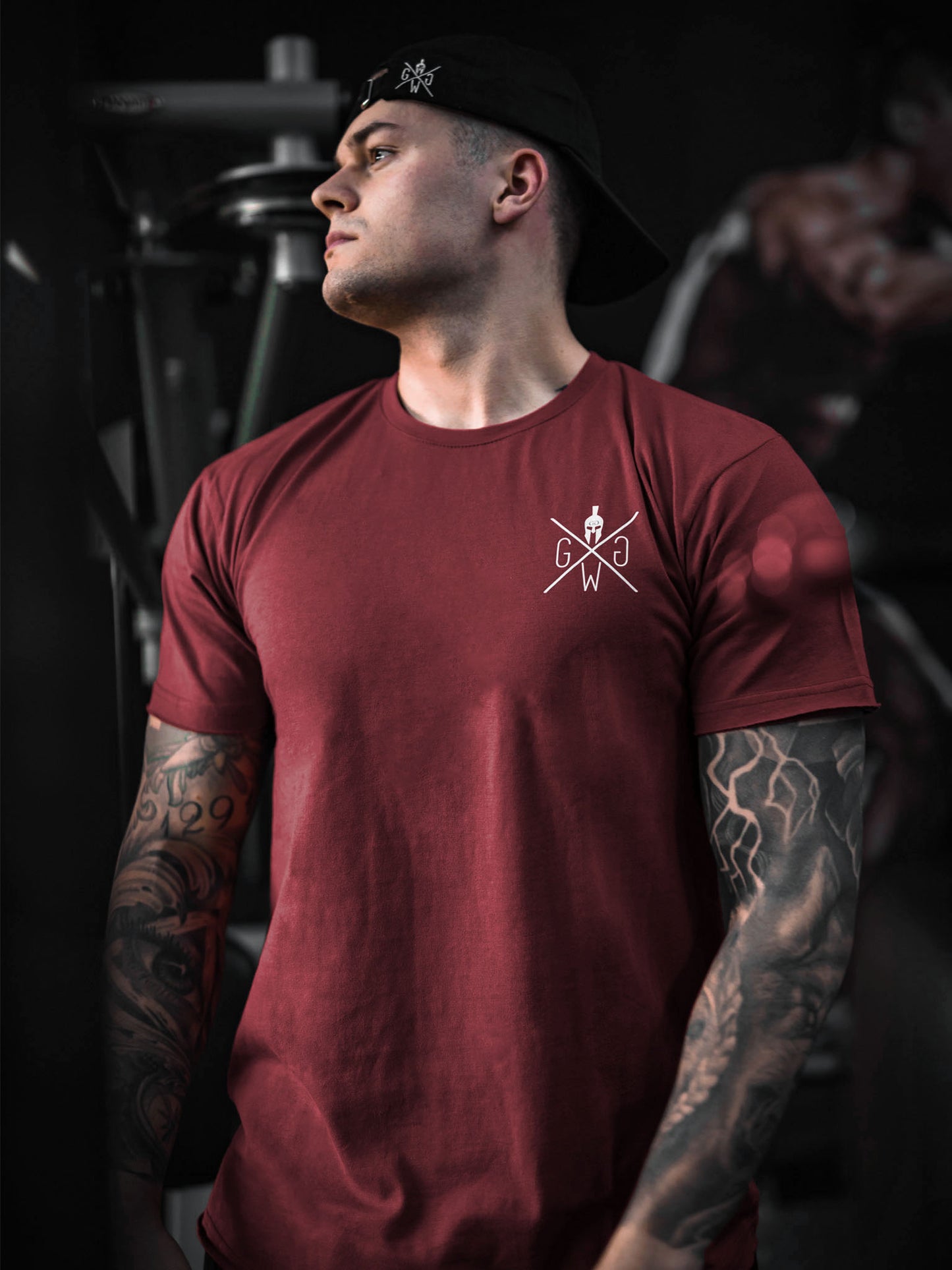 Herren Fitness T-Shirt Bordeaux – Sportliches und vielseitiges T-Shirt von Gym Generation, kombiniert Stil und Funktionalität für aktive Männer.