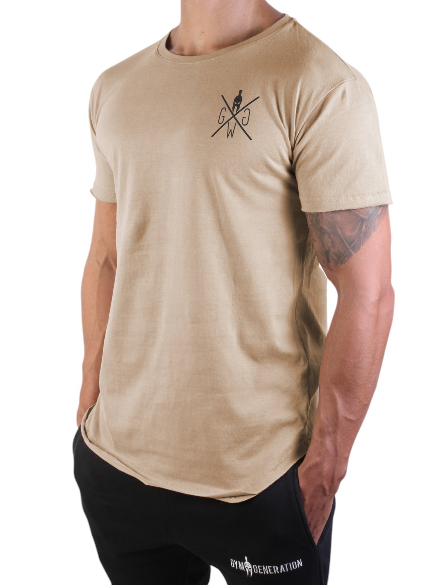 Herren Gym T-Shirt von Gym Generation – Off White Shirt mit sportlicher Silhouette und minimalistischer Ästhetik, ideal für Workouts und Streetstyle.