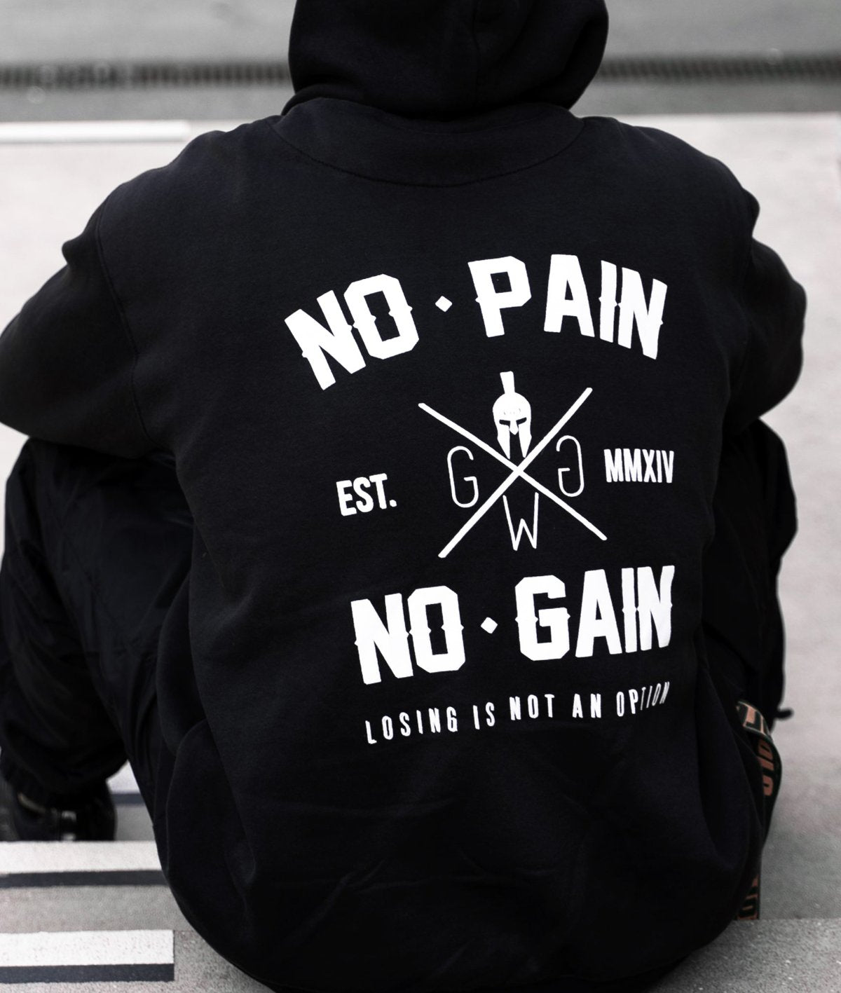 "No Pain No Gain" Hoodie Schwarz, kombiniert sportlichen Look und funktionale Wärme für jede Gelegenheit.