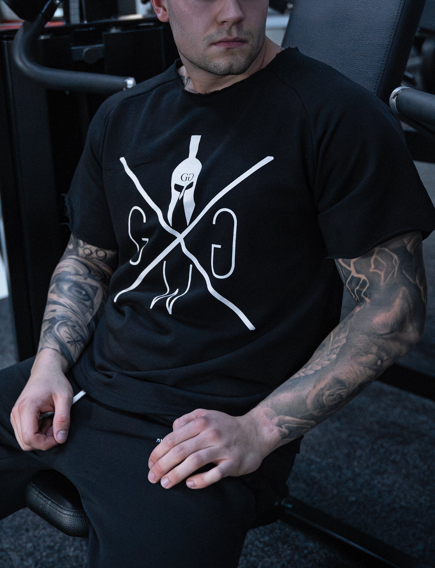 Hochwertiges schwarzes Pump Cover T-Shirt, bietet maximalen Komfort und Bewegungsfreiheit beim Bodybuilding.