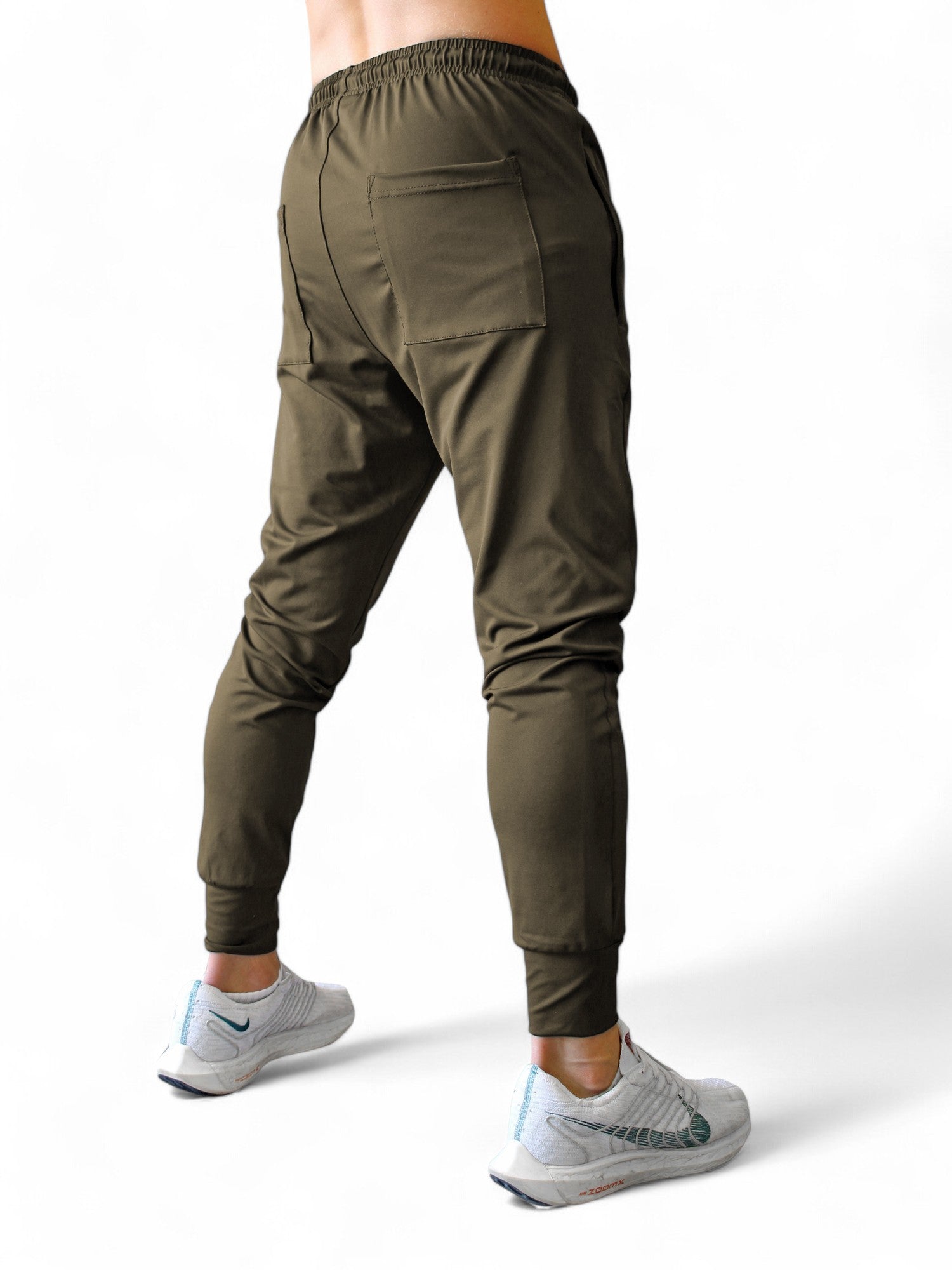 Sporthose Olive für Herren von Gym Generation – Modernes Design mit praktischen Gesäßtaschen