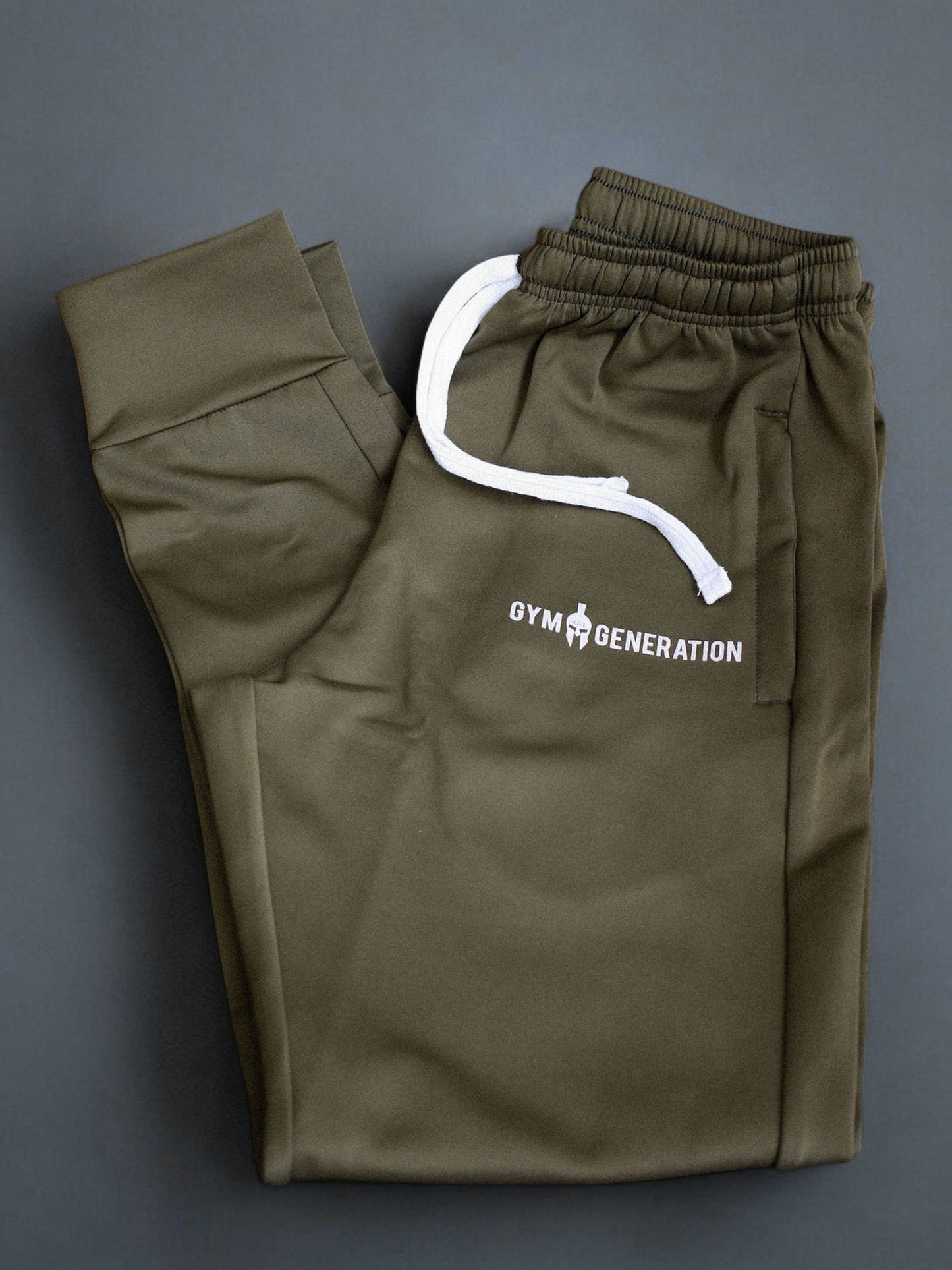 Stylische Herren Jogginghose Olive von Gym Generation – Komfort und Bewegungsfreiheit vereint