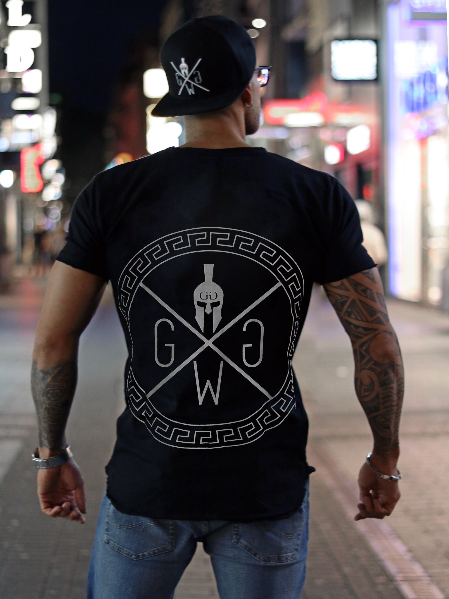 Spartaner T-Shirt Herren Schwarz – Hochwertiges Gym Shirt von Gym Generation mit auffälligem Spartaner-Backprint, perfekt für Sport und urbanen Streetstyle.