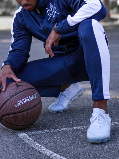 Hochwertige Gym Generation Sporthose in Navy Blau mit sicherem Halt und Reißverschlusstaschen