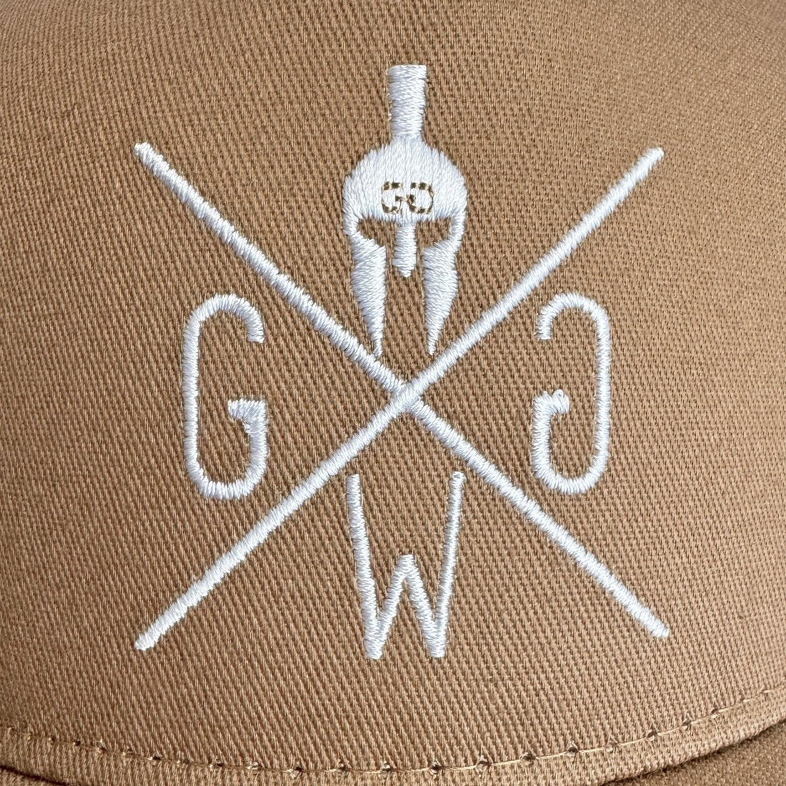 Gym Generation Trucker Cap Off White – vielseitiges und komfortables Accessoire mit atmungsaktivem Mesh-Rückenteil und zeitlosem Design für Sport und Streetstyle.