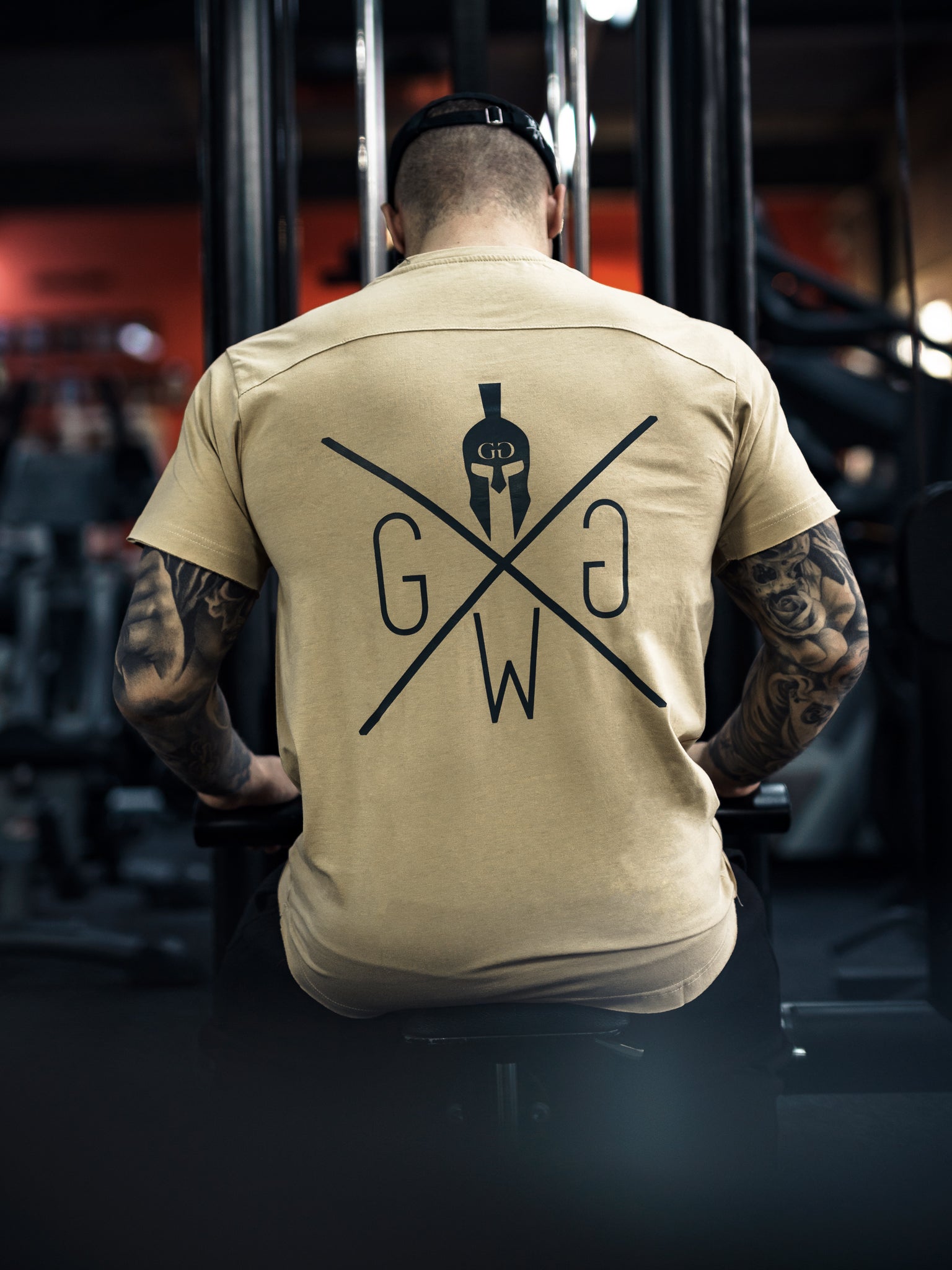 Komfortables und modisches Gym T-Shirt in Off White, ideal für das Fitnessstudio und Outdoor-Aktivitäten. 