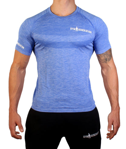 Athlet in sportlichem blauen T-Shirt von Gym Generation für optimale Performance