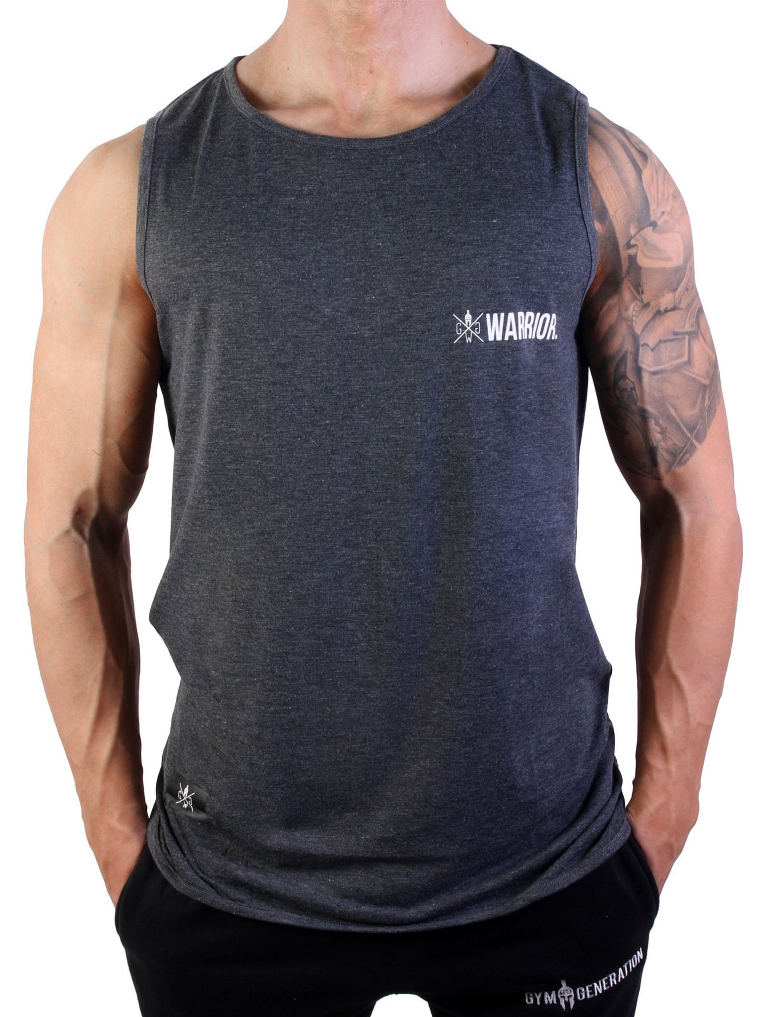 Fitness Tank Top Warrior Dunkelgrau Frontansicht – Stylisches Fitness Top von Gym Generation mit dem markanten Warrior-Logo auf der Brust.