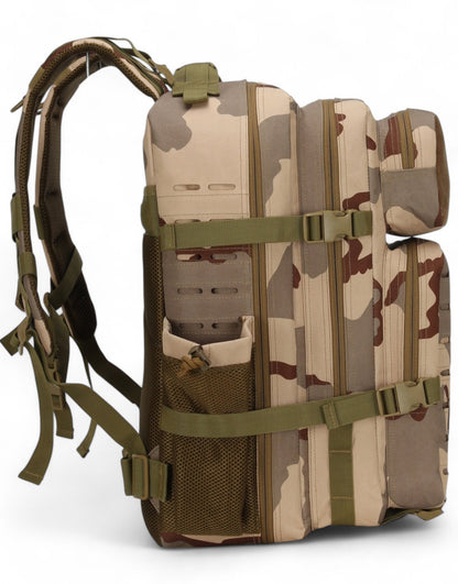 Outdoor Rucksack Desert Camo – 45L Explorer Rucksack von Gym Generation, strapazierfähig und spritzwassergeschützt, mit Geheimfach und Flaschenhaltern.