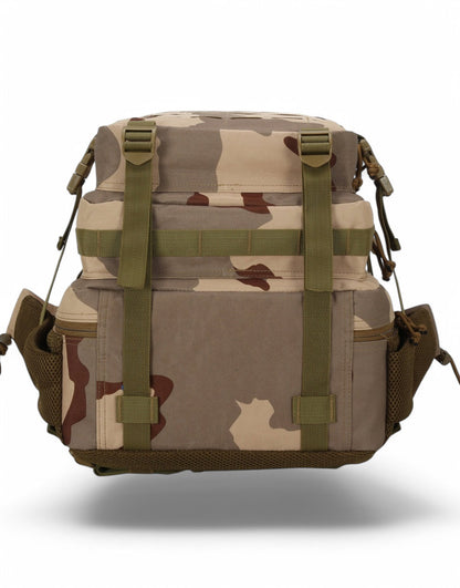 Explorer Desert Camo Rucksack – Praktischer Rucksack von Gym Generation mit 45L Volumen, individuell gestaltbarem Klettbereich und zwei Flaschenhaltern.