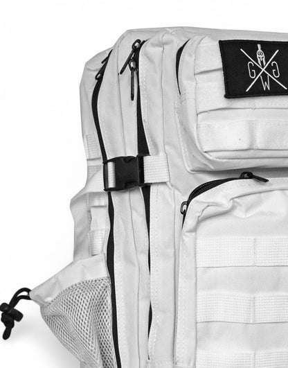 Gym Rucksack Weiß – Gym Generation Sport Rucksack mit strapazierfähigem, reißfestem Material, perfekt für Outdoor-Sportler und Reisende.