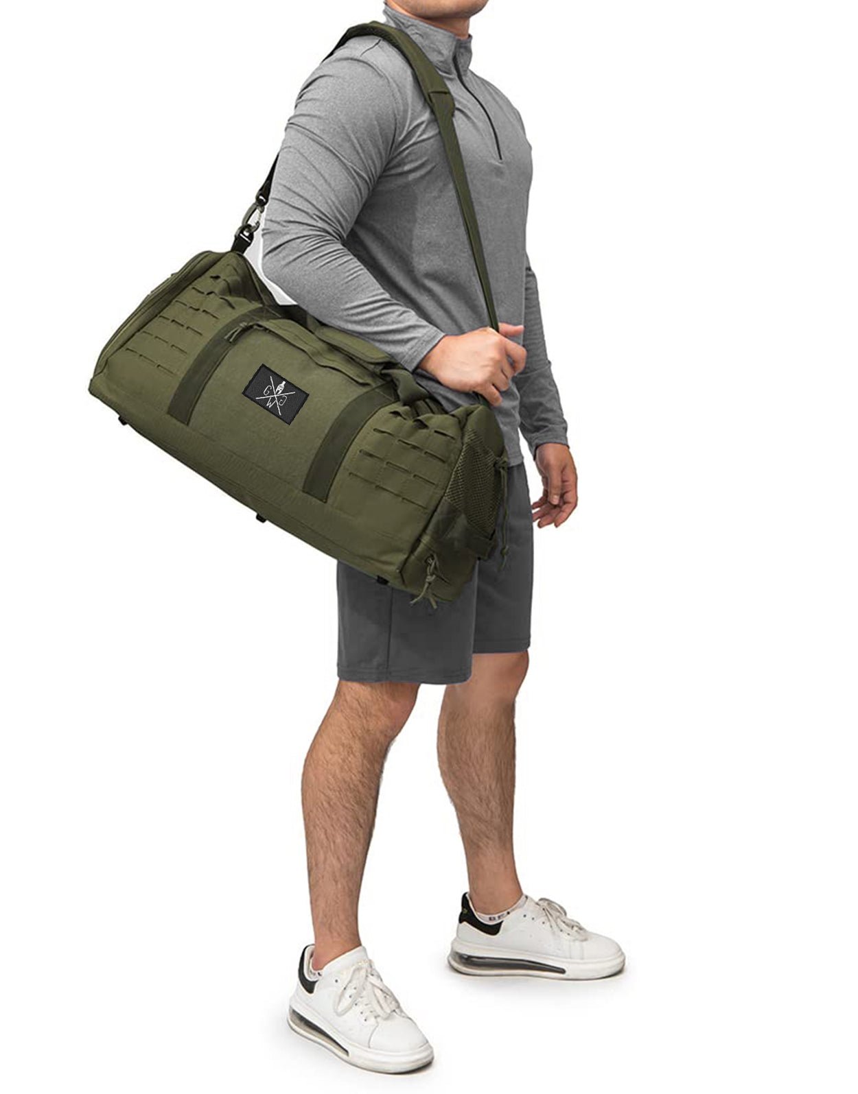 Olive Sporttasche von Gym Generation – Vielseitige Tasche mit Schuhfach, Klettfläche für Patches und geräumigem Stauraum, ideal für Freizeit und Fitness.