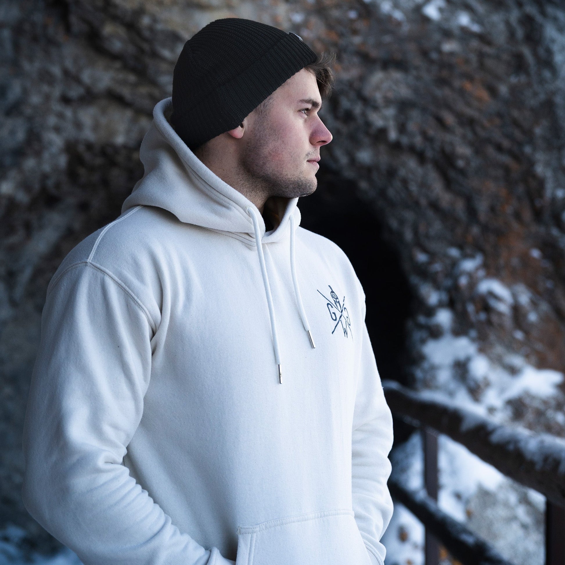 Gym Generation Beanie Schwarz – moderne und umweltfreundliche Wintermütze mit GG-Aufnäher, hergestellt aus 100% recyceltem Polyester, ideal für jedes Outfit.