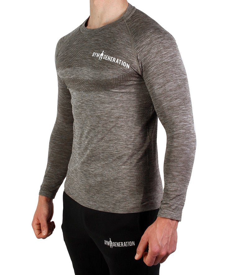 Nahtloses langarmiges Gym Shirt in Olive von Gym Generation, ideal für maximale Bewegungsfreiheit und Komfort beim Training oder Outdoor-Aktivitäten.