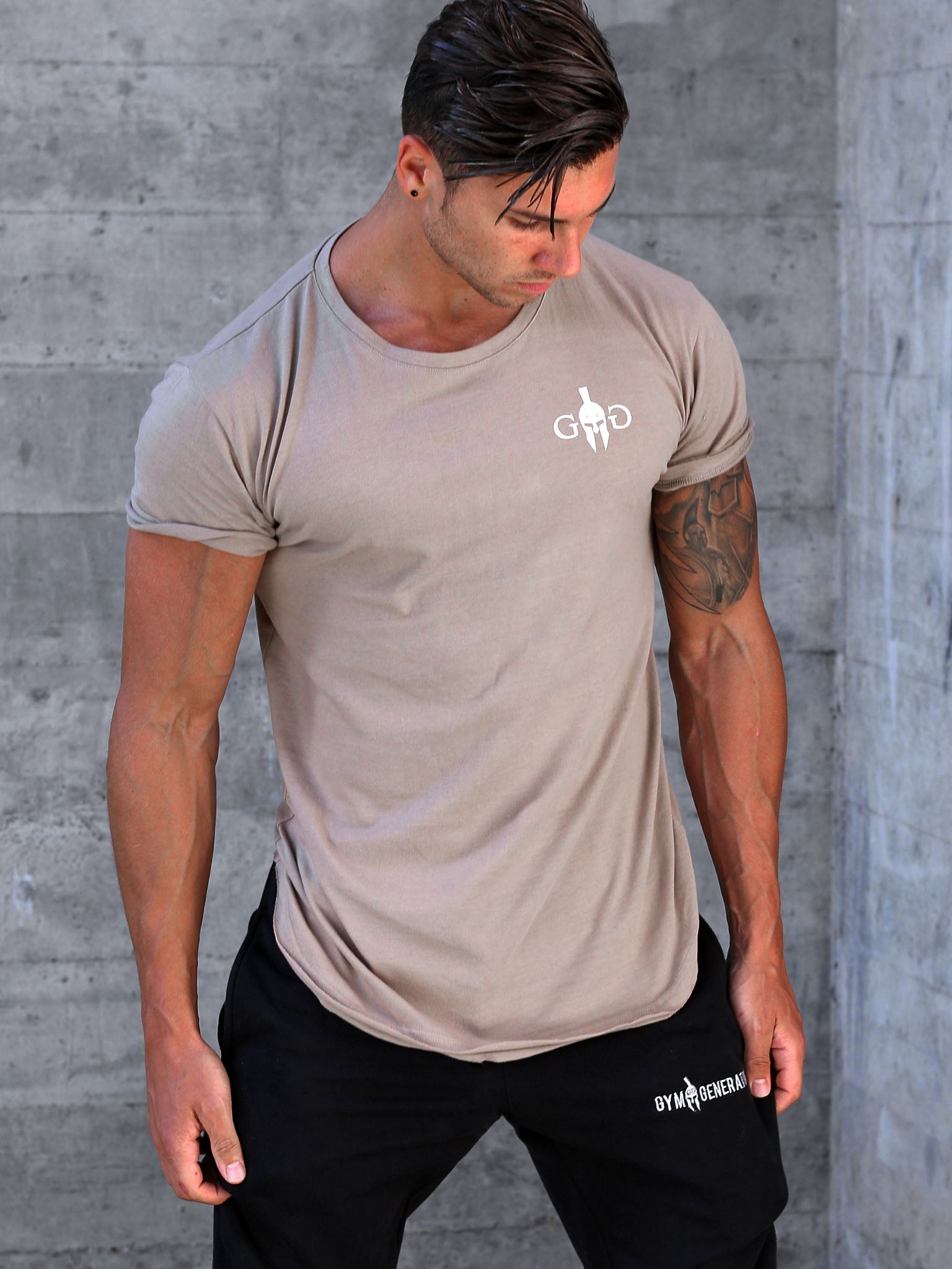 Herren T-Shirt in Beige von Gym Generation – Hochwertige Baumwolle für maximalen Tragekomfort und ein edles Design, ideal für Gym und Freizeit.