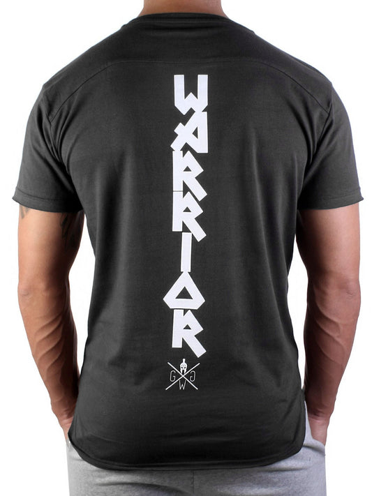 Warrior T-Shirt Herren Dunkelgrau von Gym Generation – modernes Fitness T-Shirt mit vertikalem "Warrior"-Print auf dem Rücken, ideal für Training und Streetstyle.