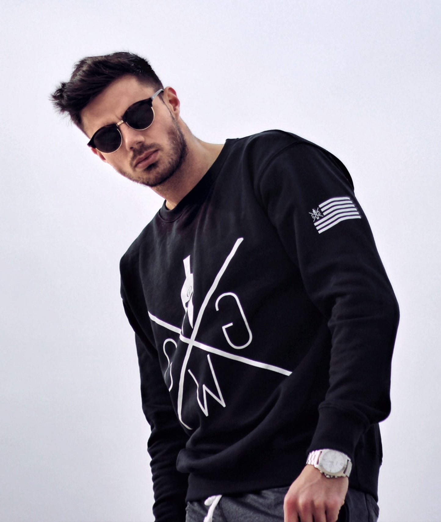 Schwarzer Gym Sweater mit Gym Generation Logo, perfekt für Training und Freizeit