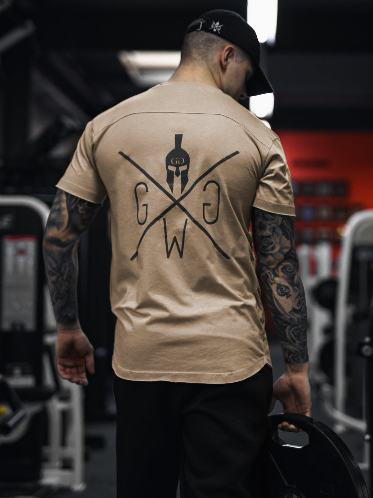 Gym T-Shirt Herren Off White – Komfortables und stylisches Shirt von Gym Generation, mit auffälligem Spartaner Logo, ideal für Sport und Alltag.