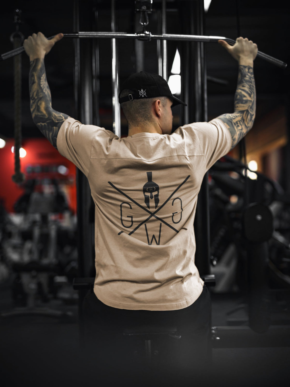 Off White Gym T-Shirt für Männer – Minimalistisches Design mit sportlicher Passform, perfekt für Training und Freizeit, aus atmungsaktiver Baumwolle.