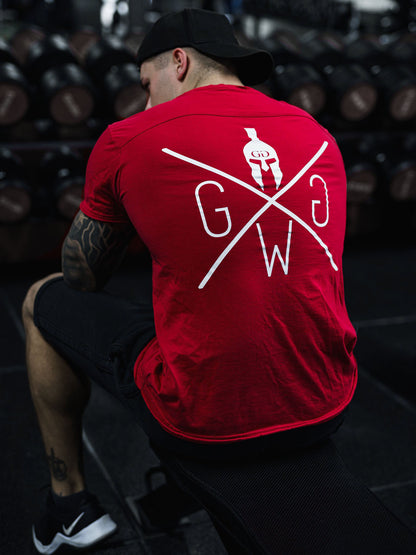 Gym T-Shirt Herren Rot – modernes Shirt mit kräftiger Farbe, weissem Logo und bequemer Passform, ideal für Sport und Freizeitaktivitäten.