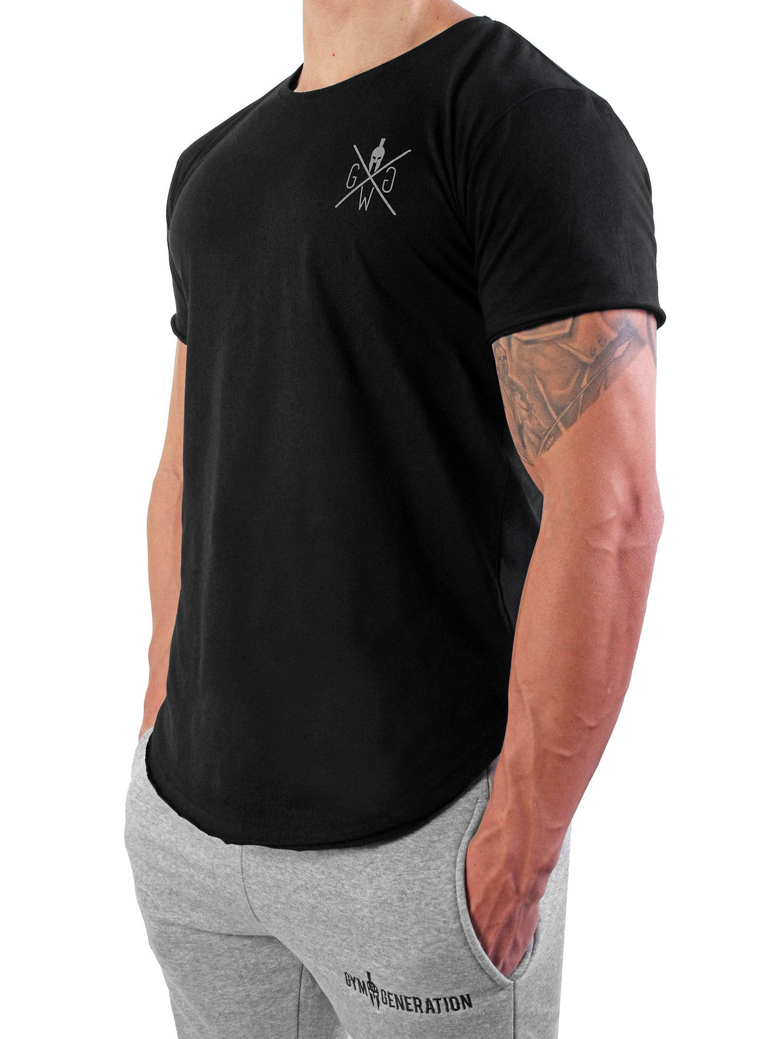 Schwarzes Fitness T-Shirt von Gym Generation – minimalistisches Herren-Shirt mit auffälligem Rückenprint, ideal für aktive Männer, die Komfort und Stil schätzen.