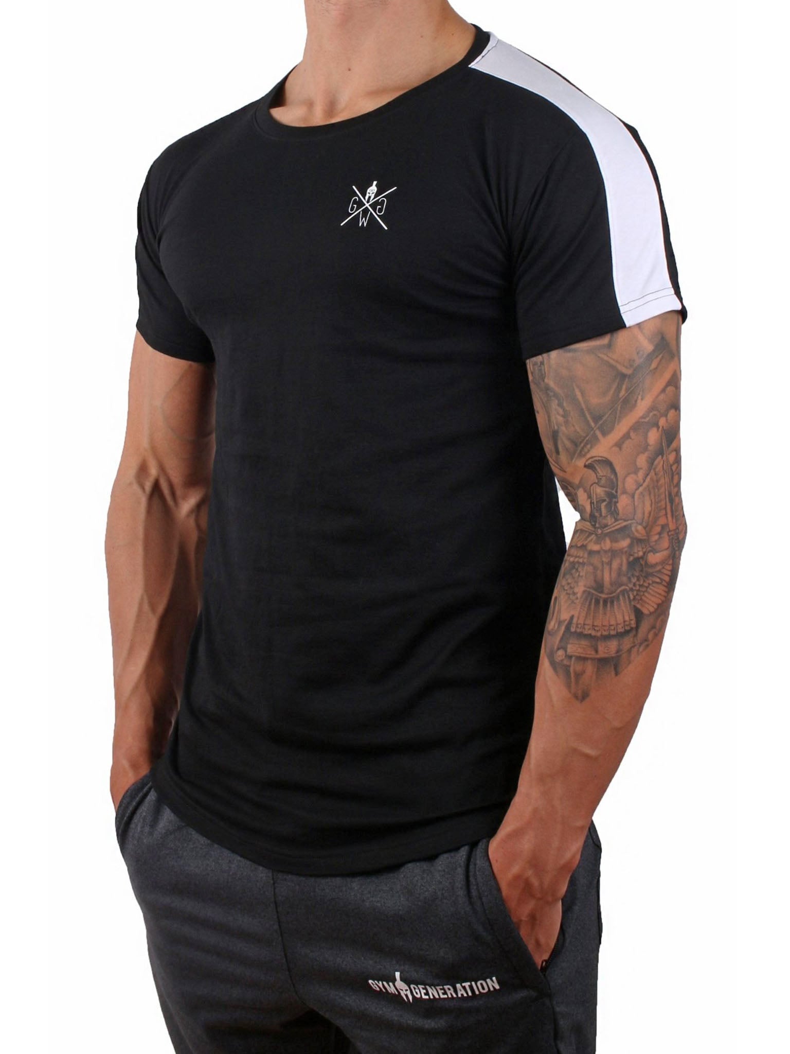 Herren Sport T-Shirt in Schwarz von Gym Generation, mit weissem Brustlogo und athletischer Passform.