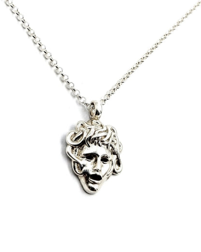 Herren Silberkette Medusa – detailreich gestalteter Anhänger aus Sterling Silber, Symbol für Stärke und Schutz, handgefertigt in der Schweiz.