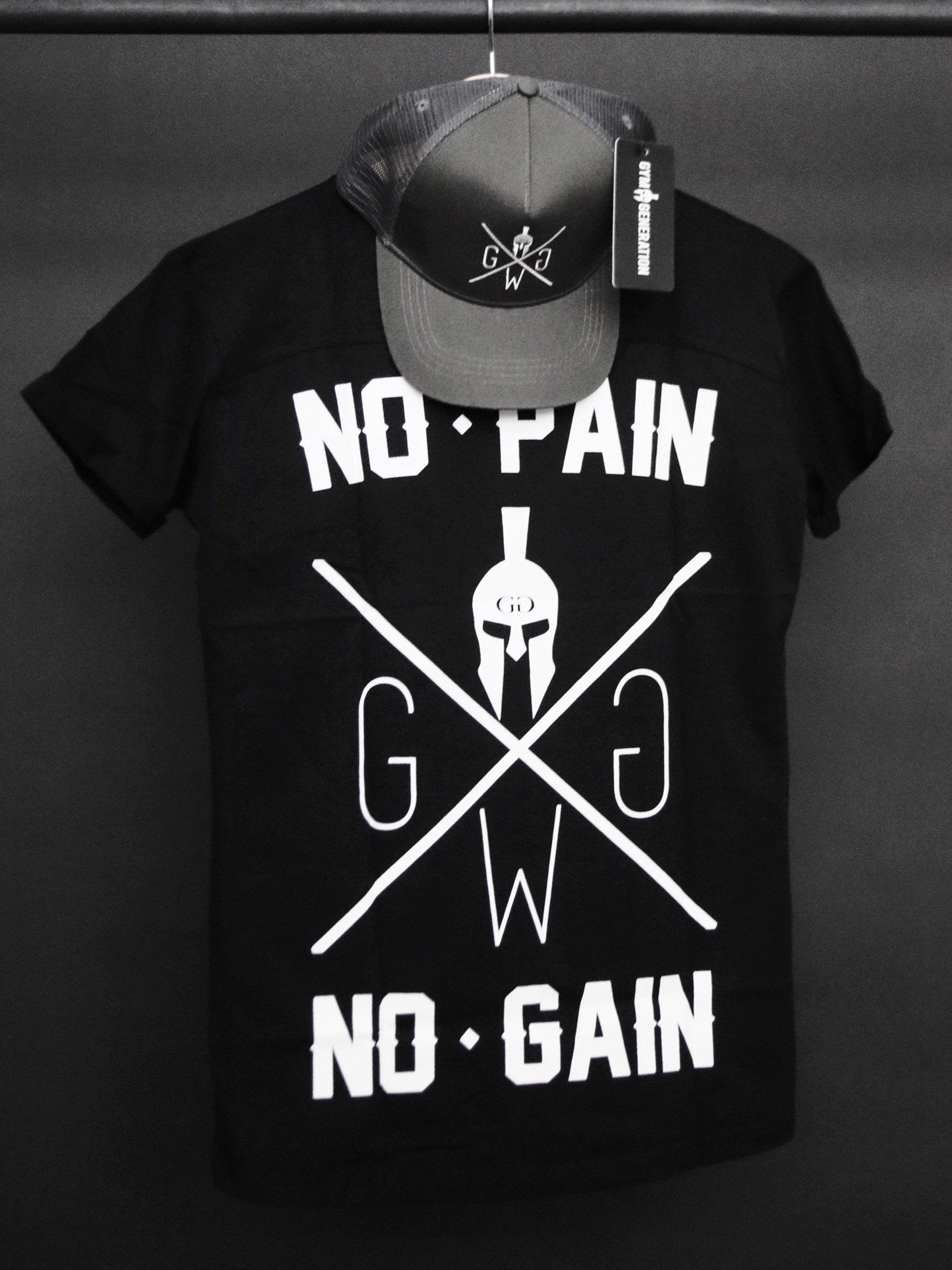 Motivierender Print 'No Pain No Gain' auf dem Herren Gym T-Shirt.