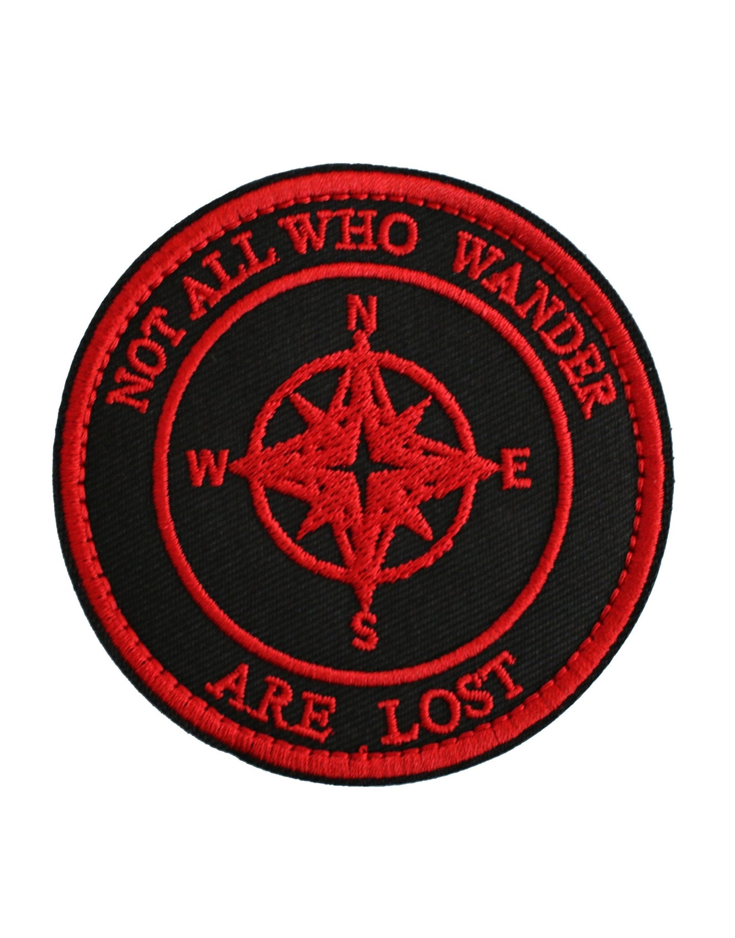 „Not All Who Wander Are Lost“ Patch von Gym Generation – hochwertig gesticktes Design für Abenteurer und Outdoor-Enthusiasten, perfekt für Kleidung, Rucksäcke und Accessoires.