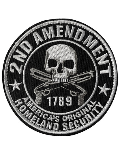 Rundes 2nd Amendment Patch – hochwertig gestickt, mit markantem Totenkopf- und Waffen-Motiv, symbolisiert den historischen Ursprung des zweiten Verfassungszusatzes. Ideal für taktisches Equipment und Fans von US-Historie.