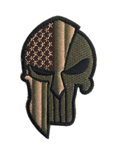 Taktisches Skull-Patch im Camouflage-Design mit amerikanischer Flagge, ideal für Kleidung und Accessoires mit Klettverschluss.